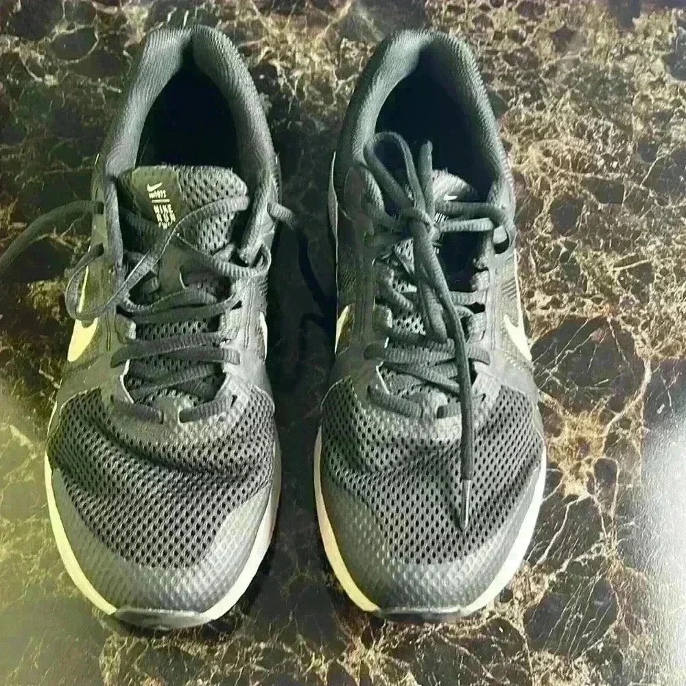 Women’s Nike running , walking, Gym, Athletic shoes - Picture 2 of 5